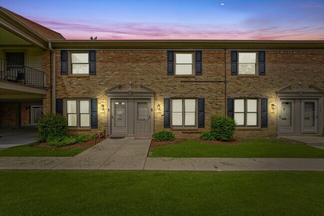 Building Photo - 1758 Sussex Walk