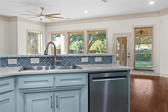 Building Photo - 1925 Manor Way Dr