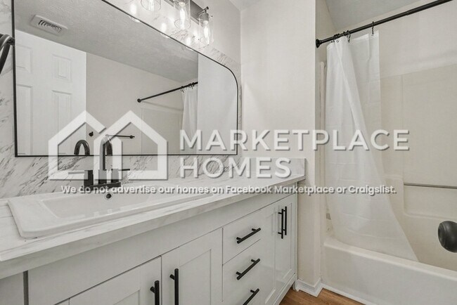 Building Photo - 1025 Walker Pl Dr