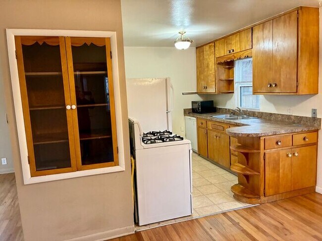 Building Photo - Cute House for Rent near CSU & Old Town! Initial Lease through June 2026. Move in ready!