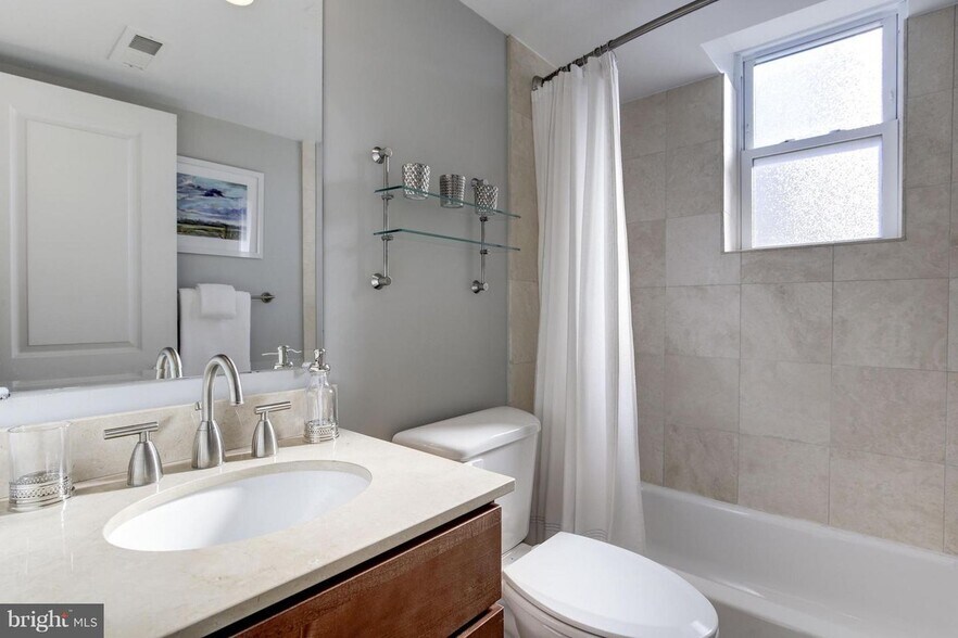 Bath - 420 16th St SE