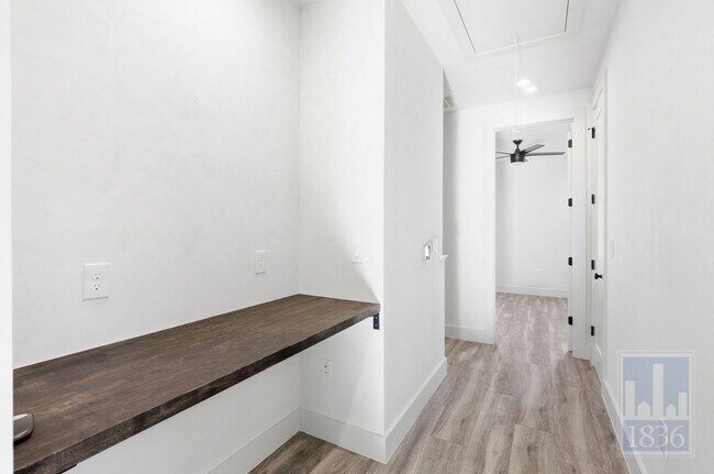 Building Photo - 4701 Sara Dr