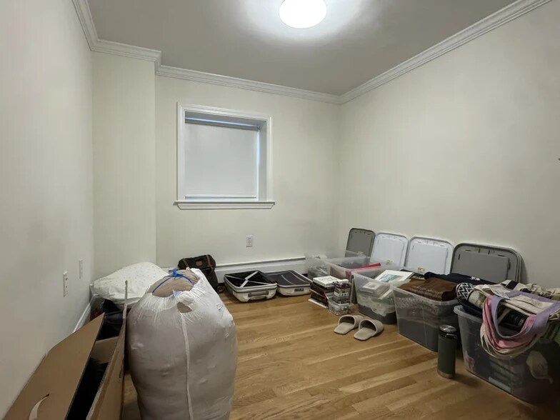 Building Photo - 17 Fairbanks St