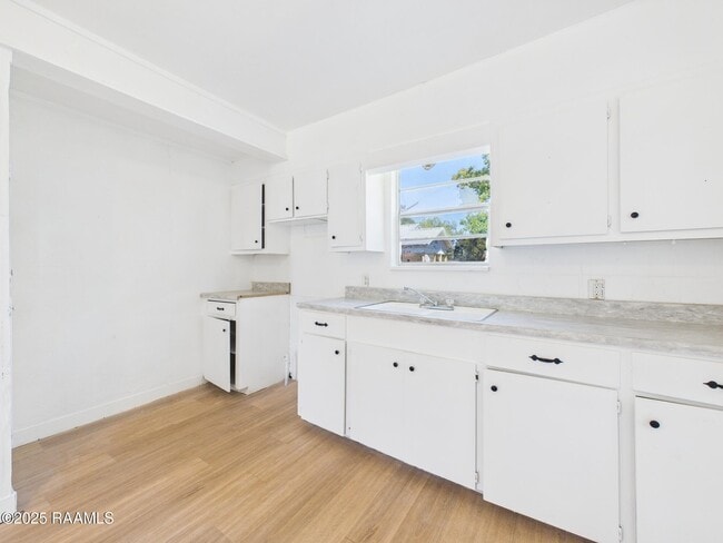 Building Photo - 711 E Lessley St