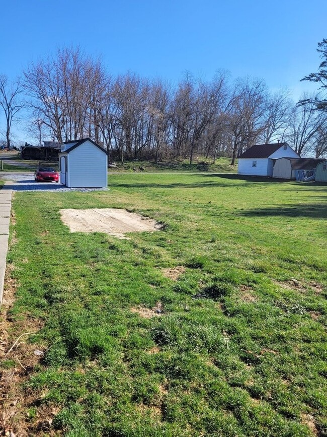 Building Photo - Semi in Newmanstown