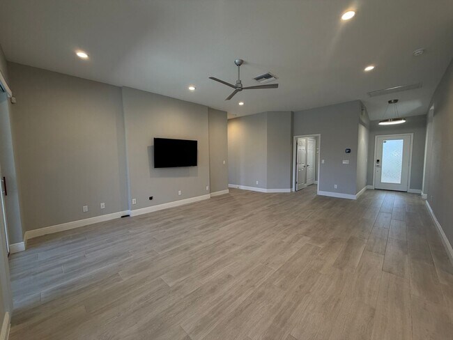 Building Photo - ANNUAL RENTAL - 3 BED / 2 BATH POOL HOME IN AUTUMN WOODS