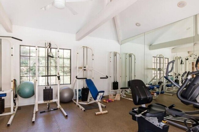 Building Photo - Spacious 3BR/3BA Townhome  | Pool, Tennis & Easy Access to Everything