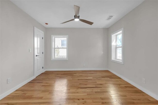 Building Photo - 1427 Lorenzo Dr SW