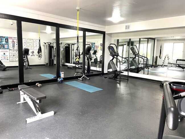 Building Photo - Ocean view updated 2 bed, 2 bath  condo in...