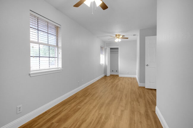 Building Photo - 1406 Westbriar Dr