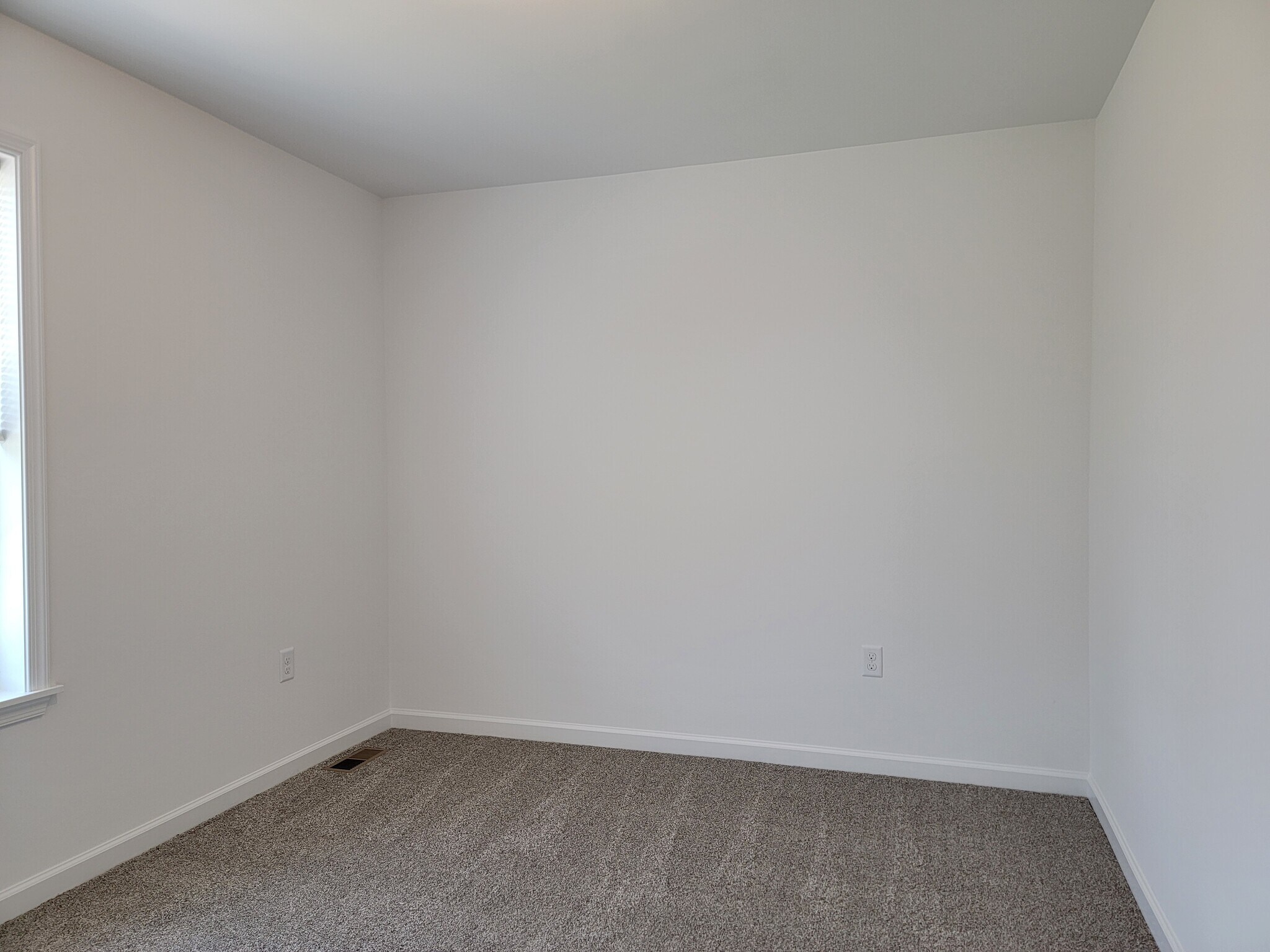 Building Photo - 130 Robert Cir