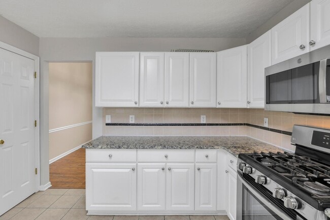 Building Photo - 3796 Village Club Dr