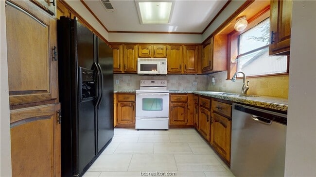 Building Photo - 1003 Val Verde Dr