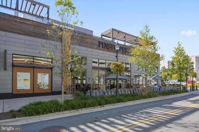 Building Photo - 10401 Grosvenor Pl