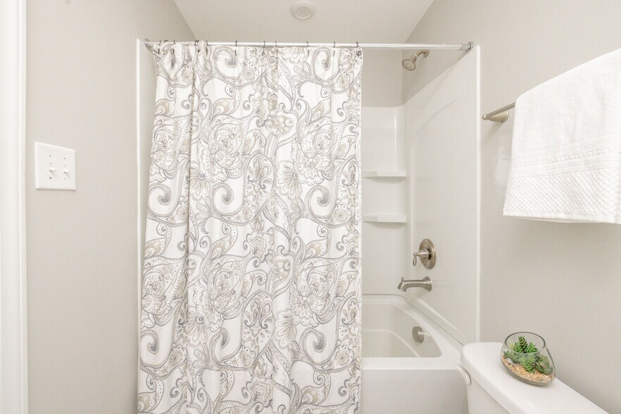 Building Photo - 6418 Cassia Loop