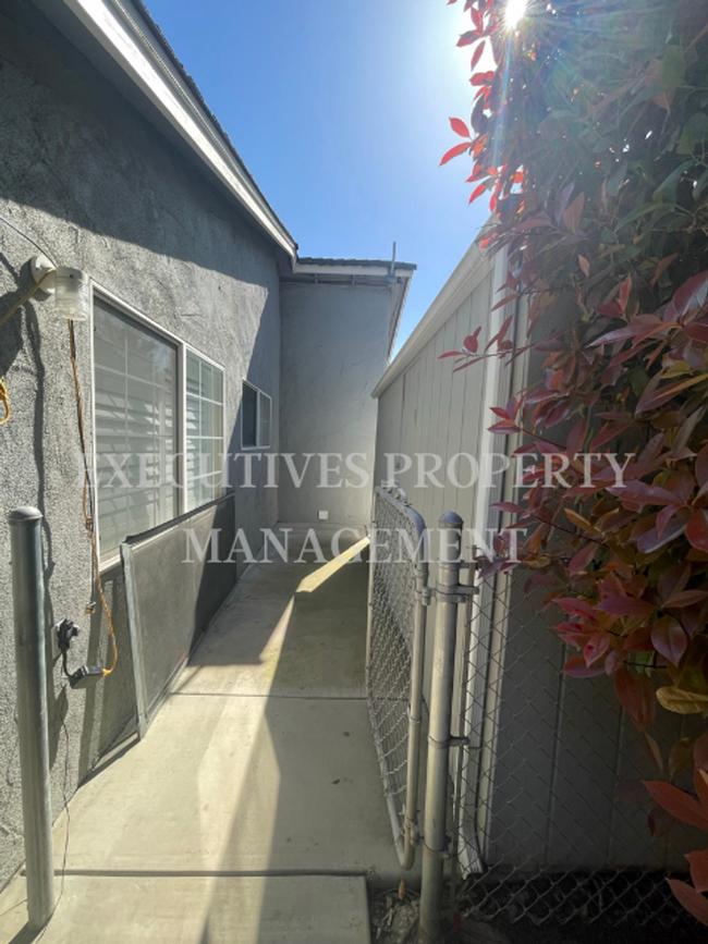 Building Photo - 3341 El Dorado Ct