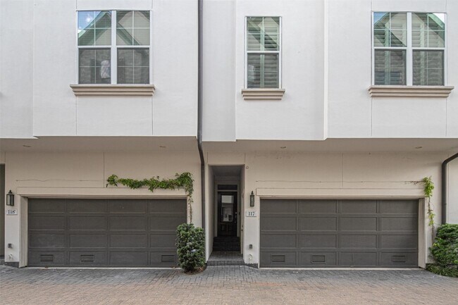 Building Photo - 4031 Bellefontaine