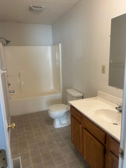 Building Photo - 244 Burkhardt Way