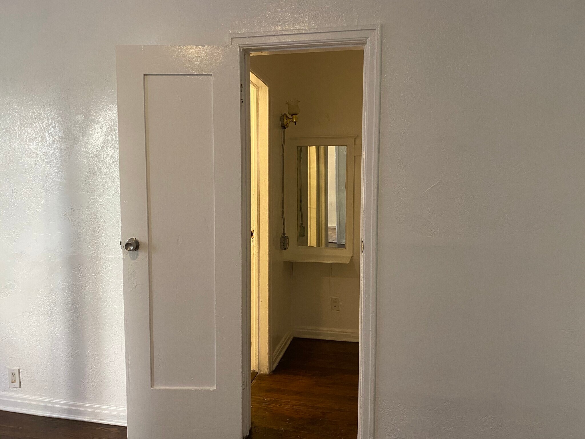 Building Photo - 545 S Hobart Blvd