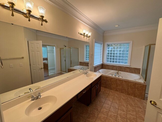Building Photo - 7127 Weddington Brook Dr