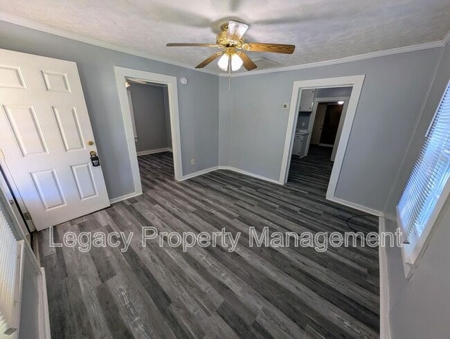 Building Photo - 712 S Kirkman St