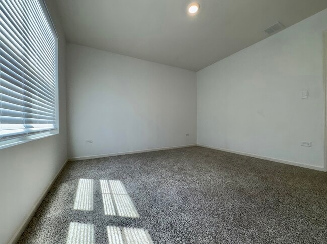 Building Photo - 13520 Carmel Blvd