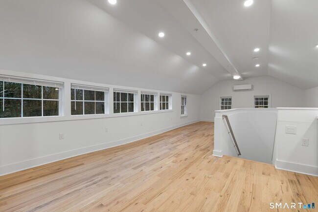Building Photo - 523 Danbury Rd