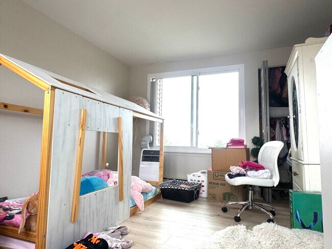 Building Photo - 137 Burgundy Hill Ln