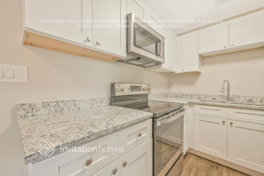 Building Photo - 7204 Harwick Dr