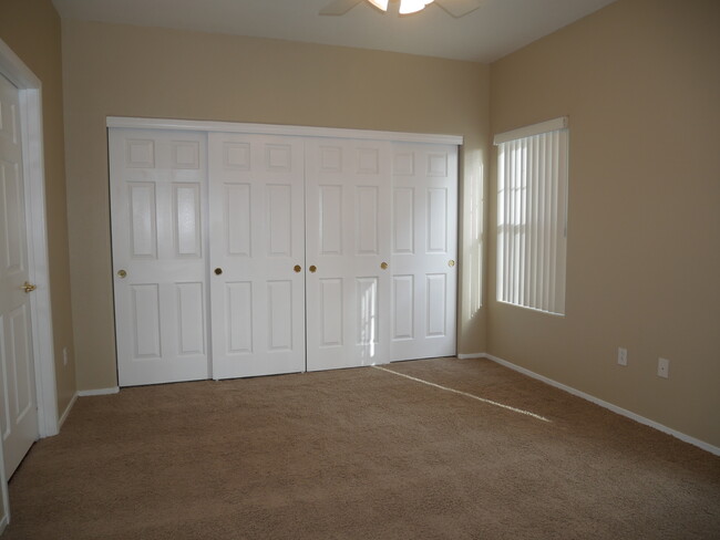 Building Photo - Great 2 Bedroom Condo in Gated Community. ...