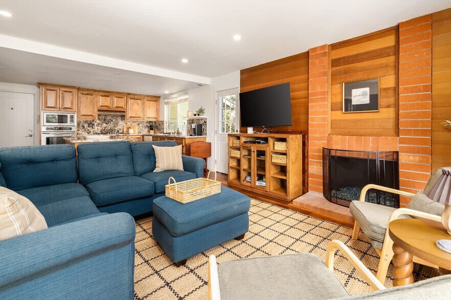 Building Photo - 1023 Sea Village Dr