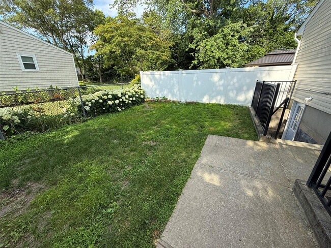 Building Photo - 273 Robinson Ave