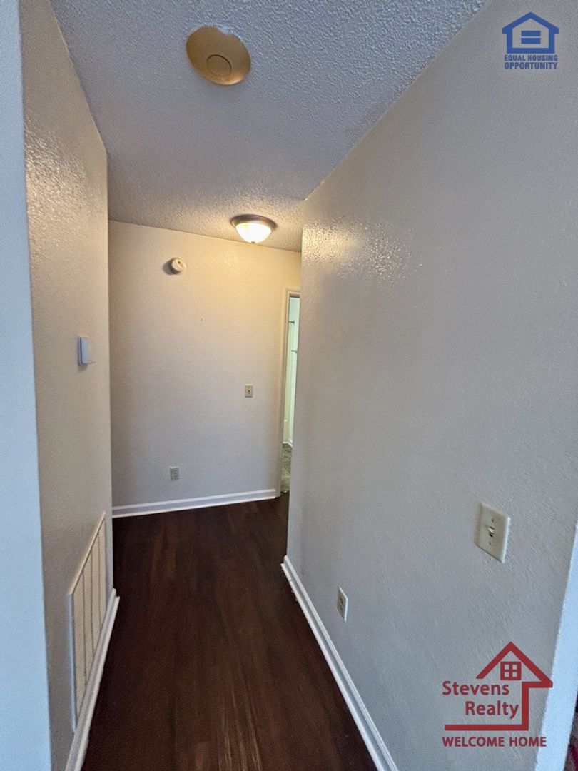 Building Photo - 459 Oriole Dr