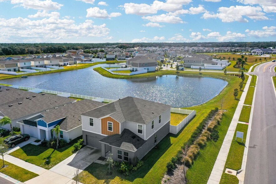 Building Photo - 12811 Twin Bridges Dr