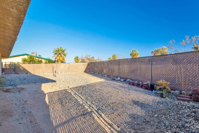 Building Photo - Must See 4 bedroom 2 bath Home