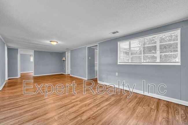 Building Photo - 216 Meadowood Ave