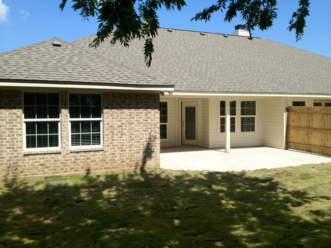 Building Photo - Duplex