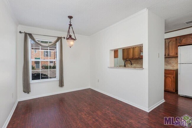 Building Photo - 4625 Parkoaks Dr