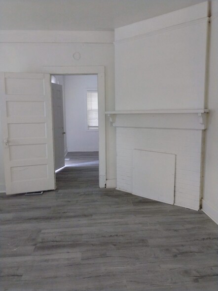 Building Photo - 129 Rice St