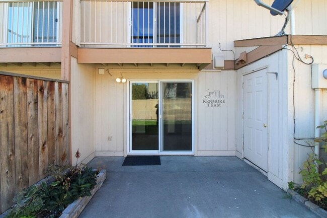 Building Photo - 1636 Cherry Ln
