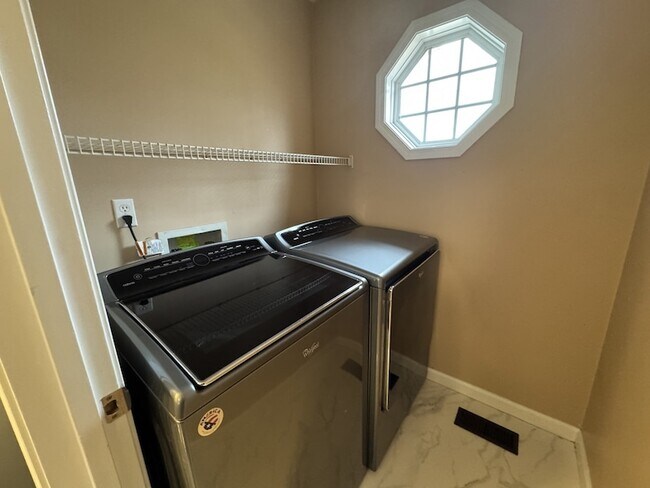 Building Photo - 1872 Darlington Dr