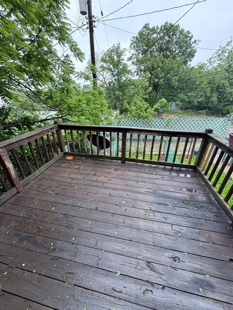 Building Photo - 2833 Sunset Dr