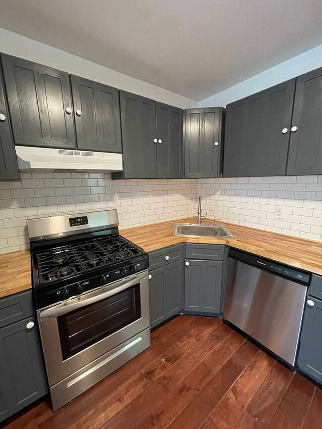 Building Photo - 63 Liberty St