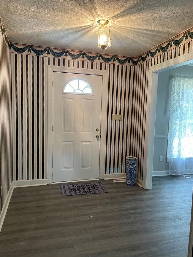 Building Photo - River Bend Rental