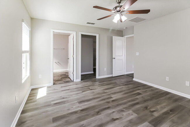 Building Photo - 95017 Timberlake Dr