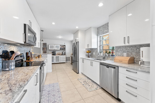 Building Photo - 22300 SW 65th Ave