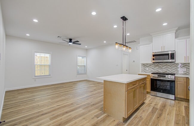 Building Photo - 5315 Dewberry St