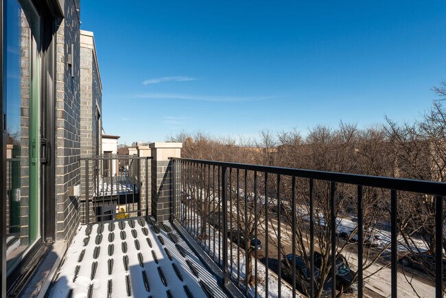 Building Photo - 4536 S Prairie Ave