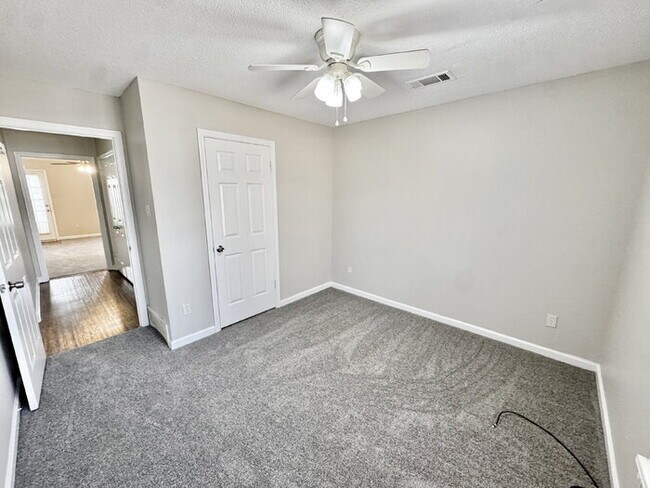 Building Photo - 8569 Kings Cross Cove