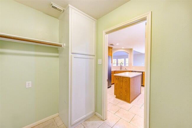 Building Photo - 9822 Memorial Crossing Dr